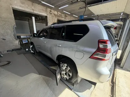Toyota Land Cruiser Prado 2014 года за 15 500 000 тг. в Актобе – фото 7