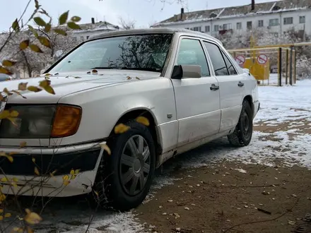 Mercedes-Benz E 220 1993 года за 1 600 000 тг. в Байконыр