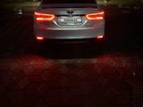 Toyota Camry 2022 года за 15 900 000 тг. в Уральск – фото 4