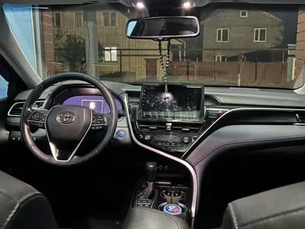 Toyota Camry 2022 года за 14 950 000 тг. в Уральск – фото 16