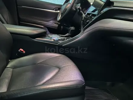 Toyota Camry 2022 года за 14 950 000 тг. в Уральск – фото 18