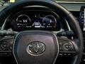 Toyota Camry 2022 года за 14 950 000 тг. в Уральск – фото 19