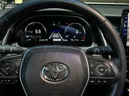 Toyota Camry 2022 года за 14 950 000 тг. в Уральск – фото 19