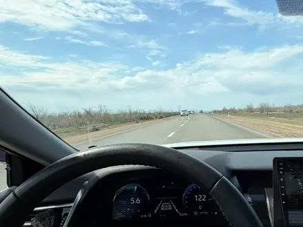 Toyota Camry 2022 года за 14 950 000 тг. в Уральск – фото 40