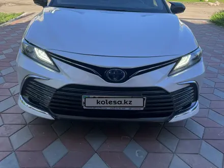 Toyota Camry 2022 года за 14 950 000 тг. в Уральск – фото 3