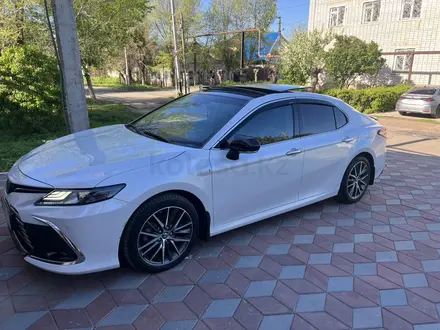 Toyota Camry 2022 года за 14 950 000 тг. в Уральск