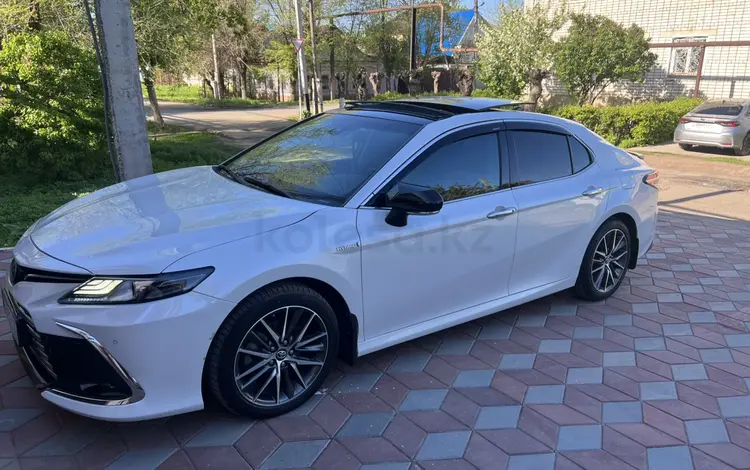 Toyota Camry 2022 года за 14 950 000 тг. в Уральск