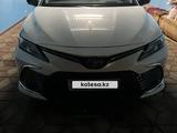 Toyota Camry 2022 года за 15 900 000 тг. в Уральск – фото 5