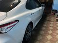 Toyota Camry 2022 года за 14 950 000 тг. в Уральск – фото 14