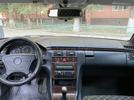 Mercedes-Benz E 230 1998 года за 3 500 000 тг. в Тараз – фото 10