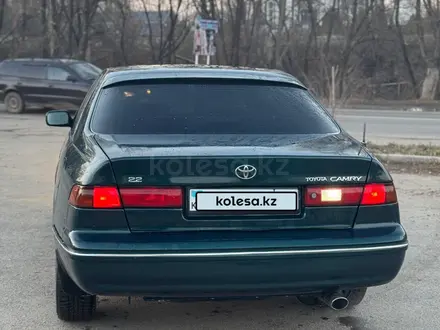 Toyota Camry 1997 года за 3 250 000 тг. в Алматы – фото 2