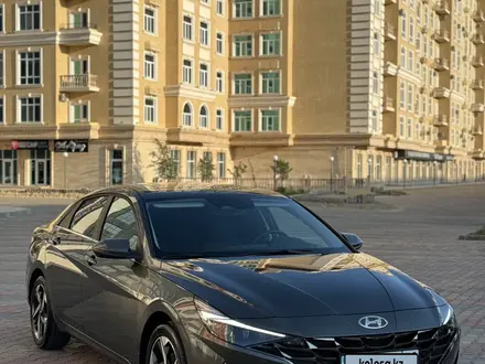 Hyundai Elantra 2023 года за 12 200 000 тг. в Актау – фото 2