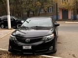 Toyota Camry 2012 года за 5 999 999 тг. в Актобе – фото 2