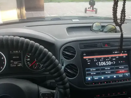 Volkswagen Tiguan 2015 года за 9 100 000 тг. в Уральск – фото 2