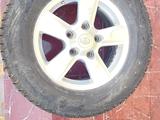 285/60 R 18 зимние шипованные с дисками (Viatti) за 490 000 тг. в Актау – фото 3
