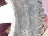 285/60 R 18 зимние шипованные с дисками (Viatti) за 490 000 тг. в Актау – фото 2