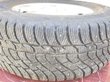 285/60 R 18 зимние шипованные с дисками (Viatti) за 490 000 тг. в Актау