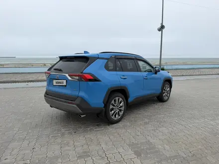 Toyota RAV4 2020 года за 15 500 000 тг. в Актау – фото 3