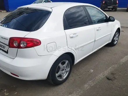 Chevrolet Lacetti 2008 года за 2 500 000 тг. в Петропавловск – фото 4