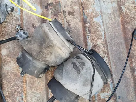 Пневмо подушки задние за 40 000 тг. в Алматы