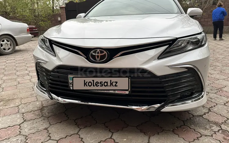 Toyota Camry 2023 года за 14 800 000 тг. в Алматы