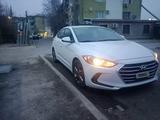 Hyundai Elantra 2017 годаfor5 200 000 тг. в Уральск – фото 3