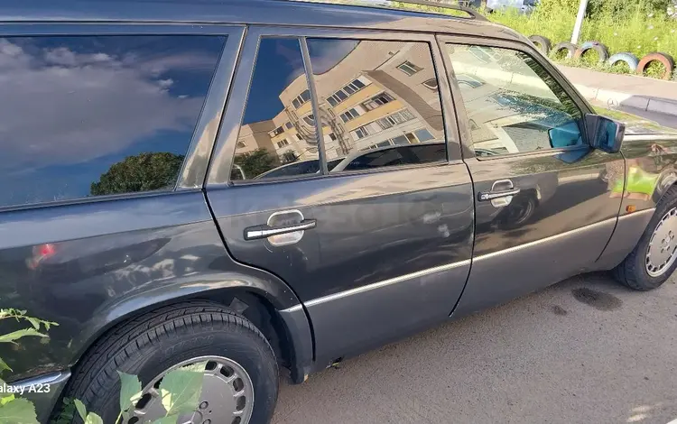 Mercedes-Benz E 200 1993 годаfor2 100 000 тг. в Павлодар