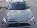 Toyota RAV4 2020 года за 14 000 000 тг. в Атырау