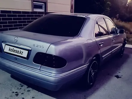 Mercedes-Benz E 230 1996 года за 2 550 000 тг. в Ленгер – фото 4