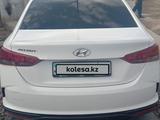 Hyundai Accent 2021 года за 6 500 000 тг. в Жезказган – фото 2