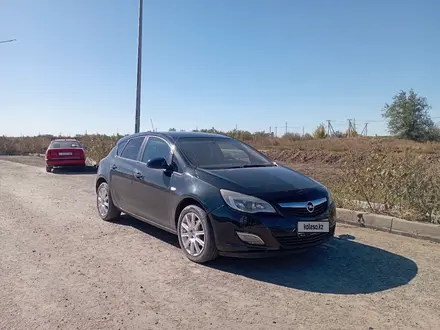 Opel Astra 2011 года за 3 000 000 тг. в Уральск – фото 2