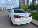 Toyota Camry 2015 года за 11 000 000 тг. в Астана – фото 2