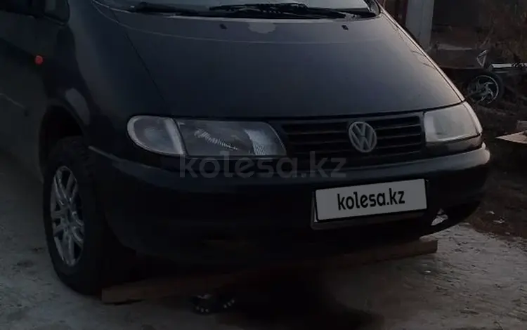 Volkswagen Sharan 1997 года за 2 500 000 тг. в Алматы