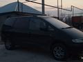 Volkswagen Sharan 1997 года за 2 500 000 тг. в Алматы – фото 2
