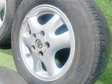 Диск оригинал Toyota с шинами Bridgestone 205/65 R15 летнийүшін160 000 тг. в Алматы – фото 5