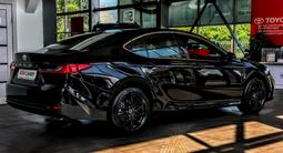 Toyota Camry Luxe 2025 года за 25 190 000 тг. в Усть-Каменогорск – фото 3