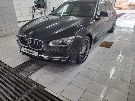 BMW 750 2008 года за 10 000 000 тг. в Атырау – фото 11