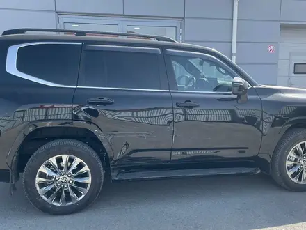 Подножка (накладка порога) TOYOTA LAND CRUISER 300, б/у за 72 936 тг. в Кызылорда
