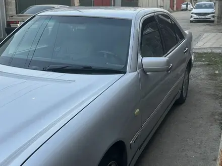 Mercedes-Benz E 280 1998 года за 2 500 000 тг. в Алматы – фото 2