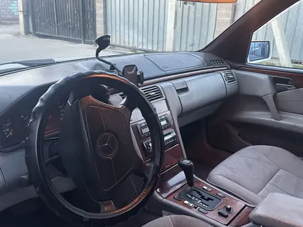 Mercedes-Benz E 280 1998 года за 2 500 000 тг. в Алматы – фото 17