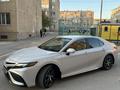 Toyota Camry 2021 года за 14 500 000 тг. в Актау – фото 2