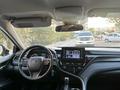 Toyota Camry 2021 года за 14 500 000 тг. в Актау – фото 7