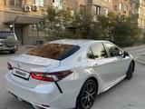 Toyota Camry 2021 года за 14 000 000 тг. в Актау – фото 5