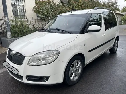 Skoda Roomster 2008 года за 3 400 000 тг. в Шымкент – фото 2