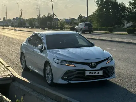 Toyota Camry 2019 года за 14 500 000 тг. в Шымкент