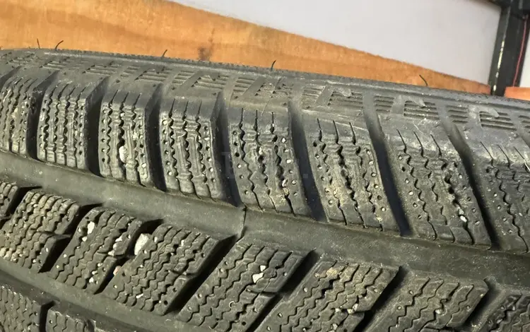 Комплект зимних шин за 100 000 тг. в Алматы