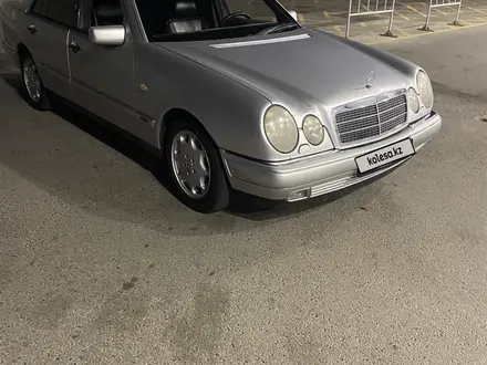 Mercedes-Benz E 280 1997 года за 3 200 000 тг. в Алматы – фото 2
