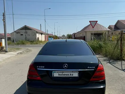 Mercedes-Benz S 500 2006 года за 7 500 000 тг. в Атырау – фото 3