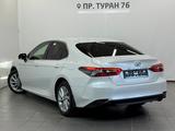 Toyota Camry Prestige 2023 года за 15 490 000 тг. в Астана – фото 2