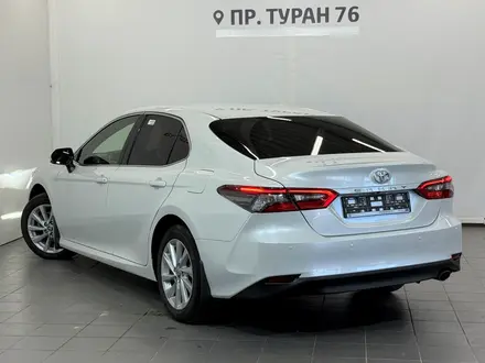 Toyota Camry Prestige 2023 года за 15 490 000 тг. в Астана – фото 2